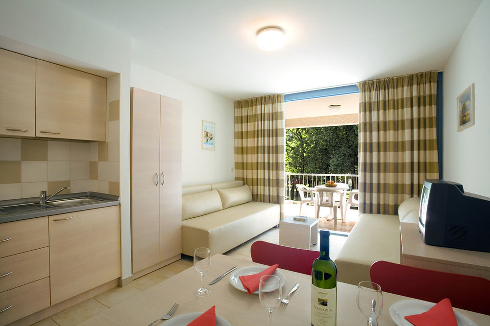 Eurocamp Mobile Homes At Fkk Nudist Campsite Solaris Tar-Vabriga Luaran gambar