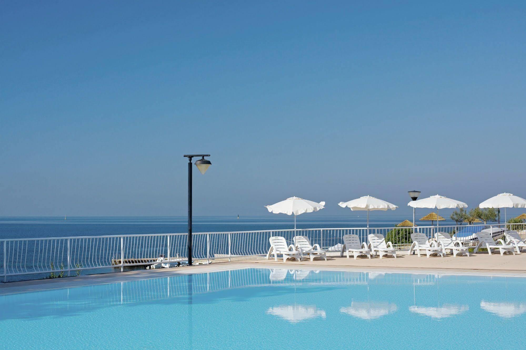 Eurocamp Mobile Homes At Fkk Nudist Campsite Solaris Tar-Vabriga Luaran gambar